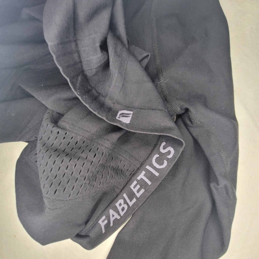Fabletics top - Picture 3 of 3